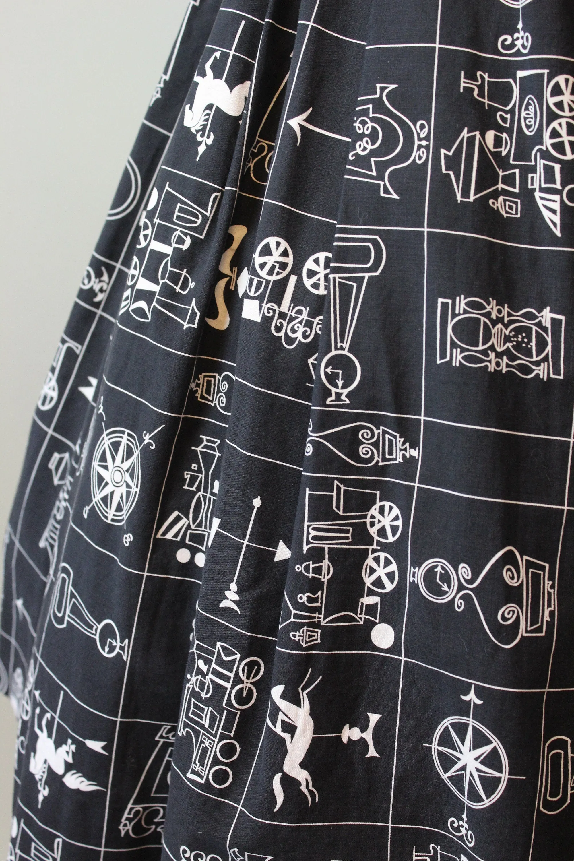 1950s TRAIN CLOCK novelty print skirt xs | new spring
