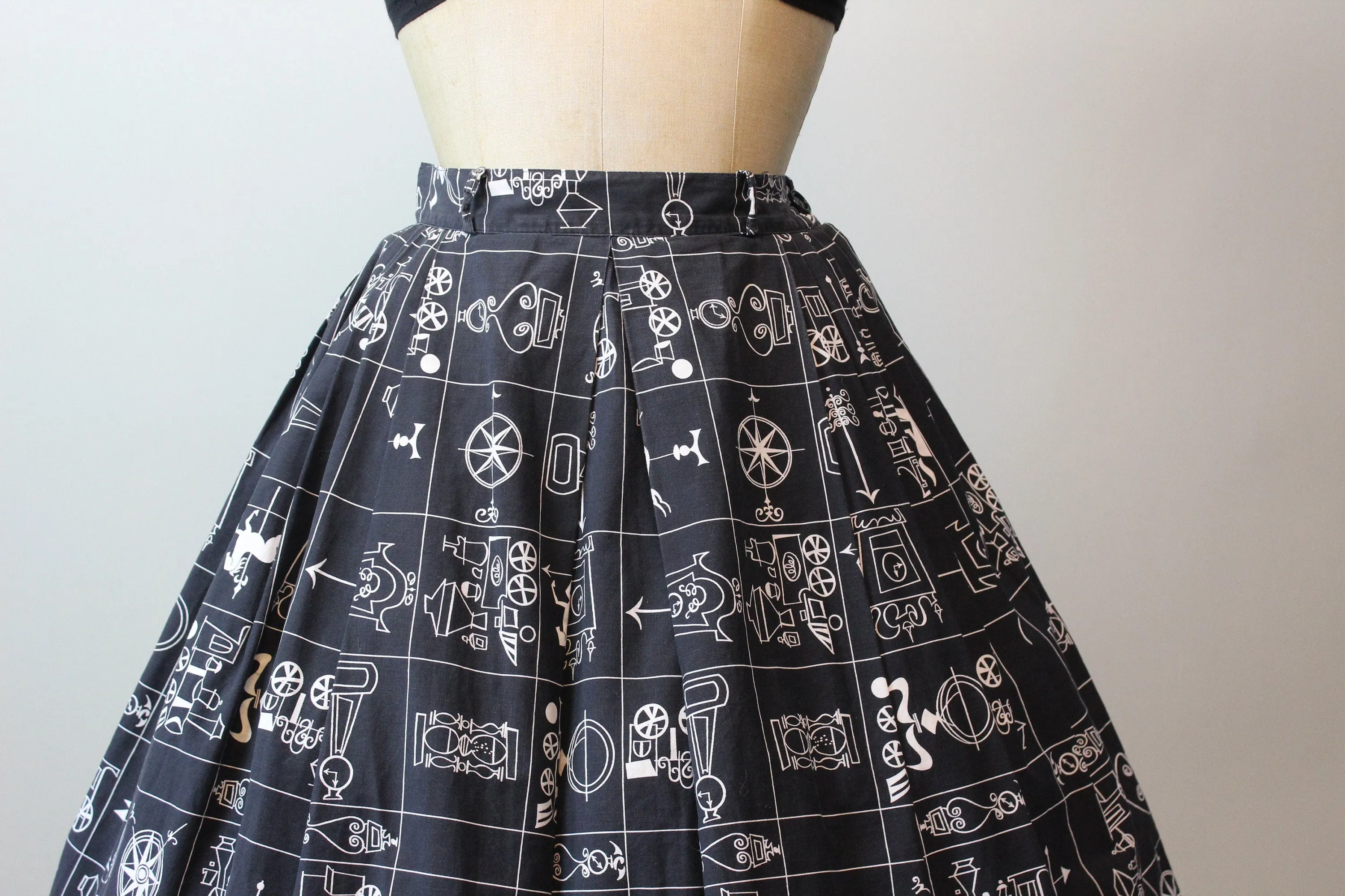 1950s TRAIN CLOCK novelty print skirt xs | new spring
