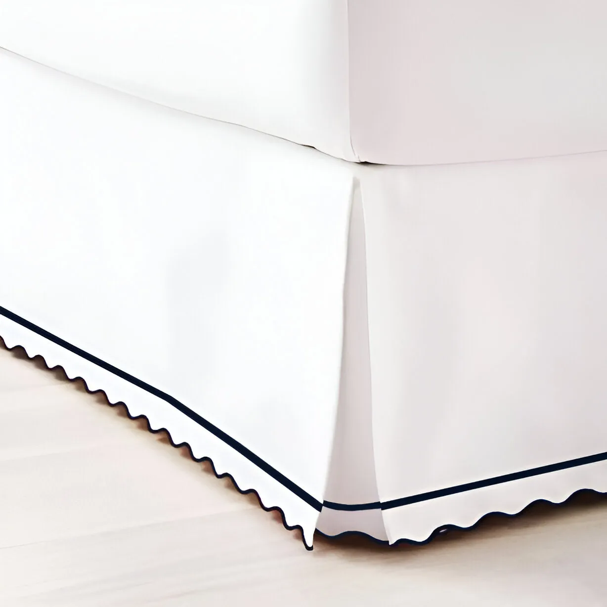 400TC Sateen Cotton Scallop Embroidery & Border Tailored Bed Skirt