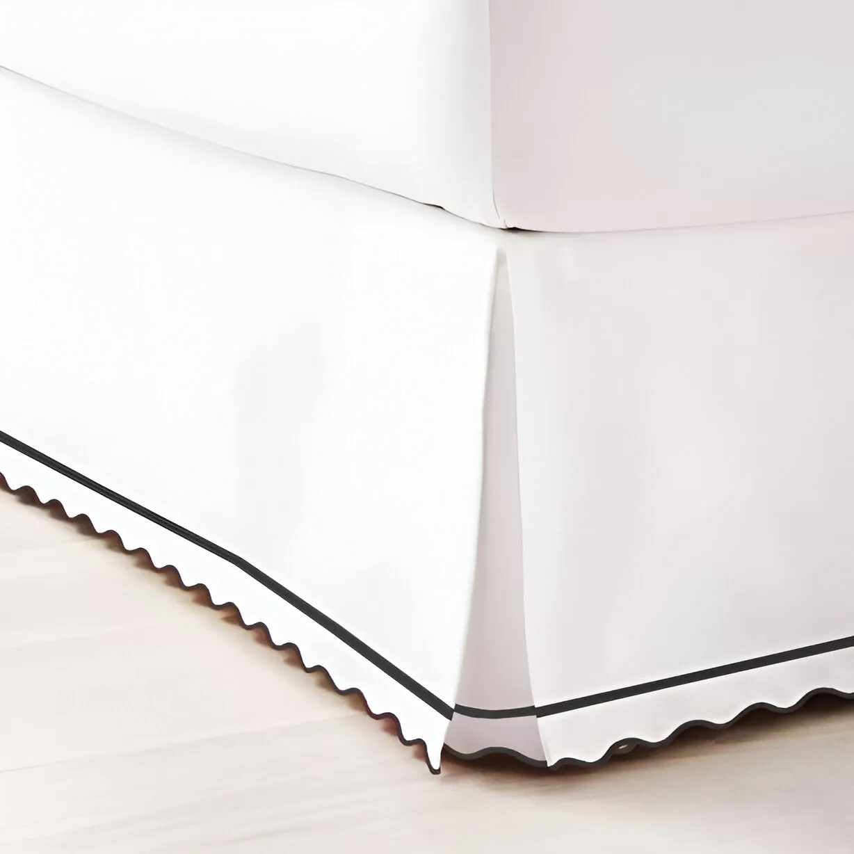 400TC Sateen Cotton Scallop Embroidery & Border Tailored Bed Skirt