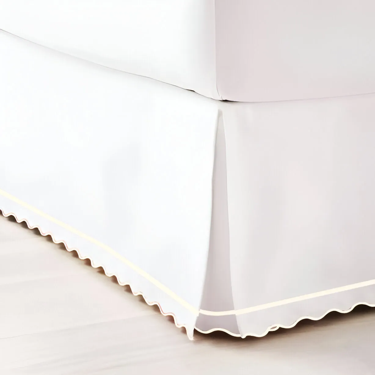 400TC Sateen Cotton Scallop Embroidery & Border Tailored Bed Skirt