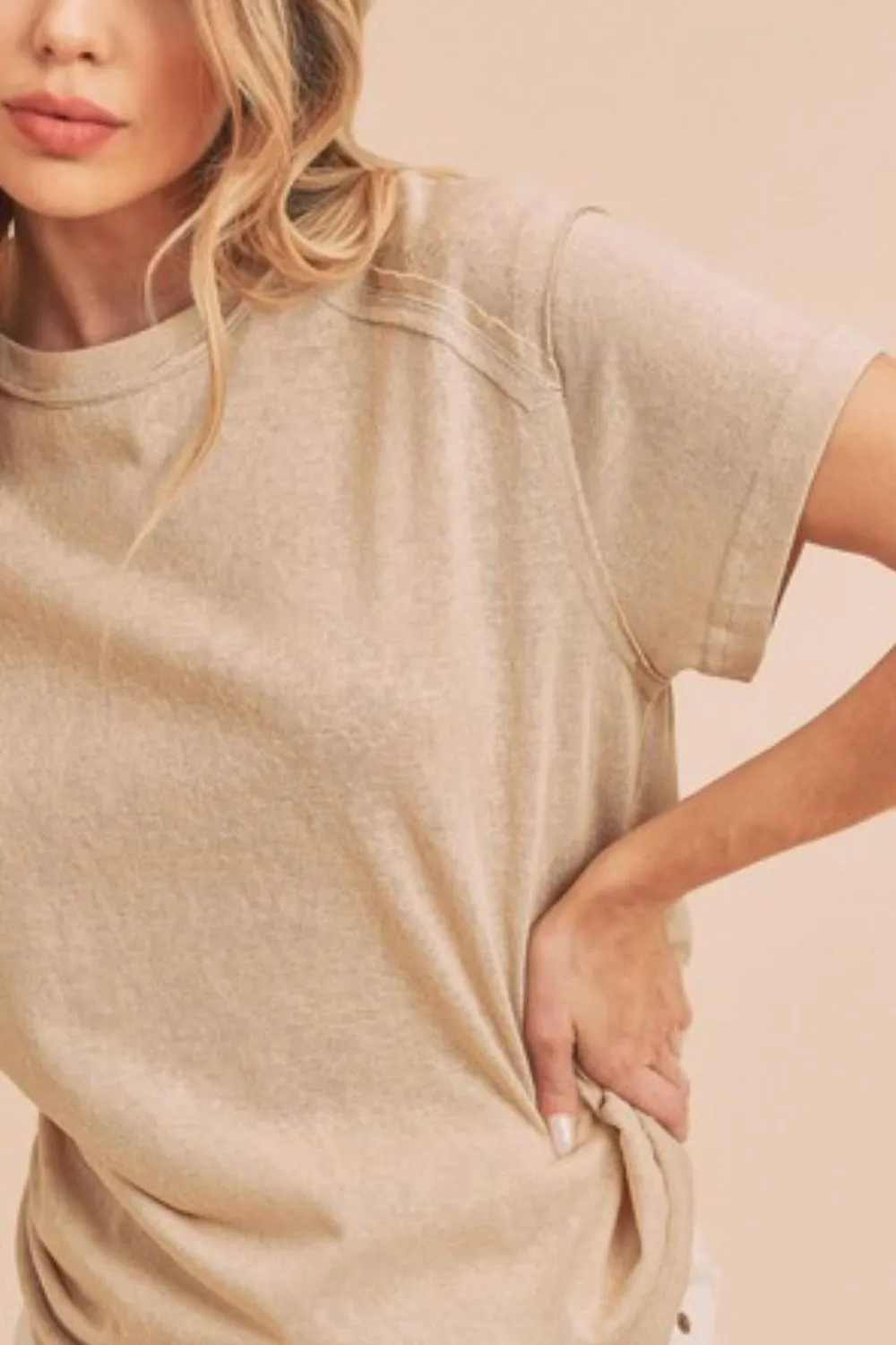Aemi   Co Exposed Seam Round Neck Short Sleeve T-Shirt
