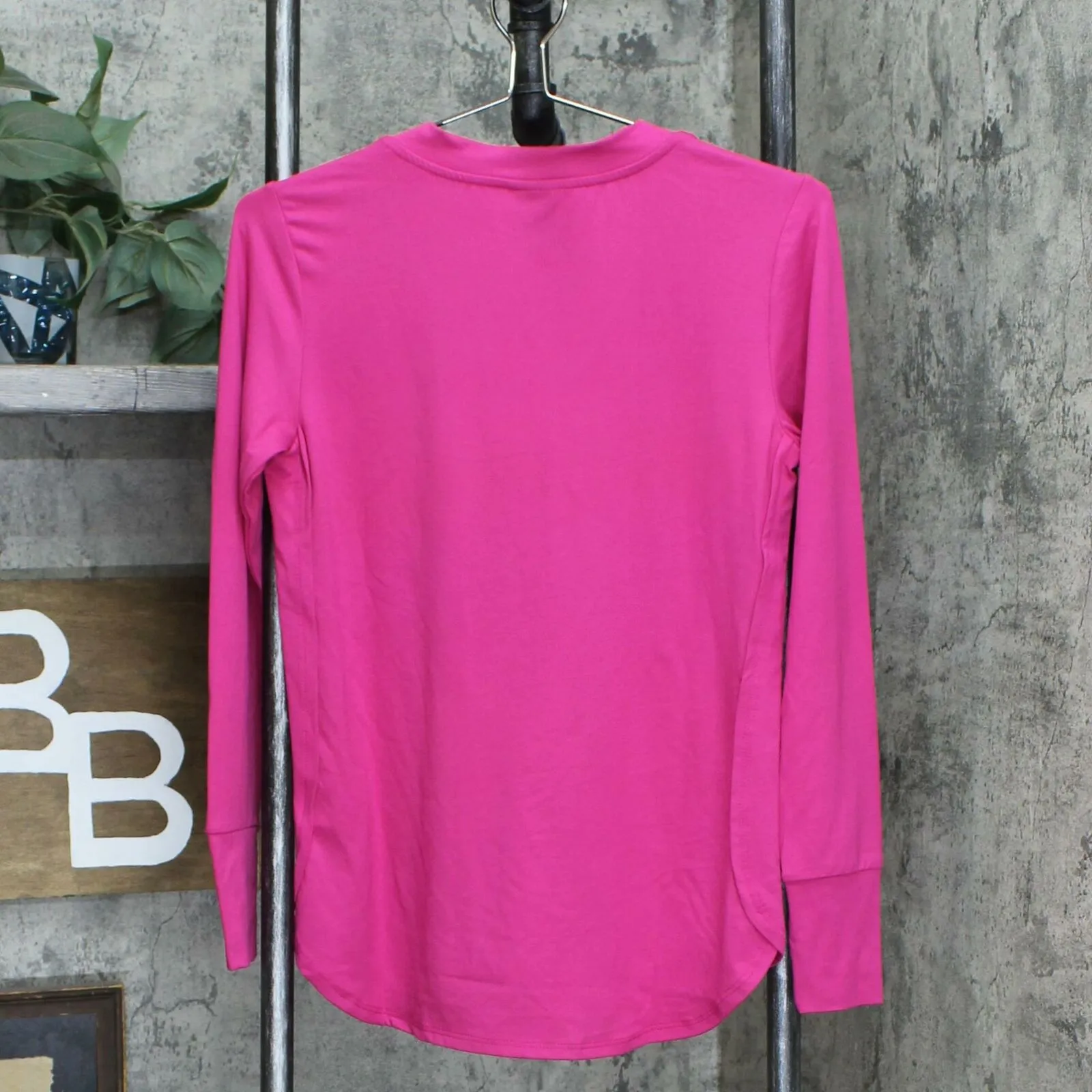 Bobeau Women's V-Neck Rounded Split Hem Butter T-Shirt