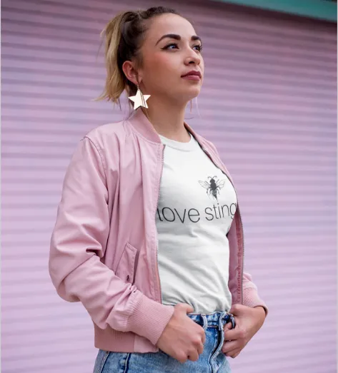 love stings - Women's The Boyfriend Tee