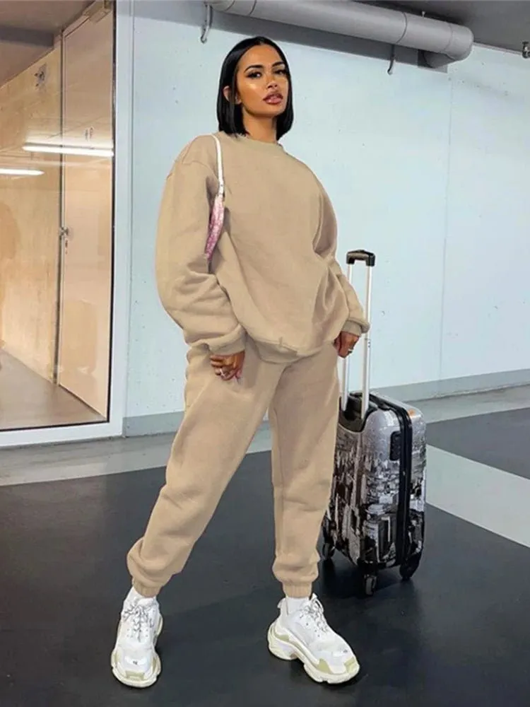 Premium Women’s Two-Piece Lounge Set: Oversized Hoodie and Matching Sweatpants - Comfortable and Stylish
