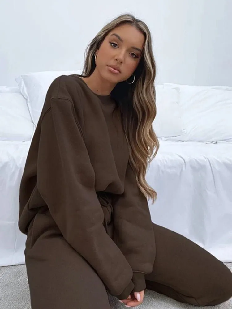 Premium Women’s Two-Piece Lounge Set: Oversized Hoodie and Matching Sweatpants - Comfortable and Stylish