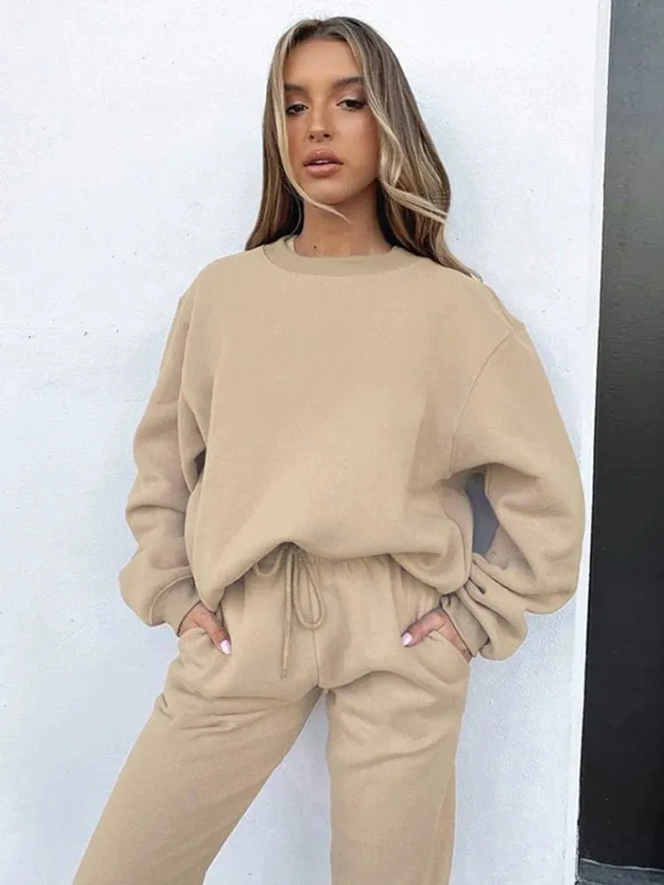 Premium Women’s Two-Piece Lounge Set: Oversized Hoodie and Matching Sweatpants - Comfortable and Stylish