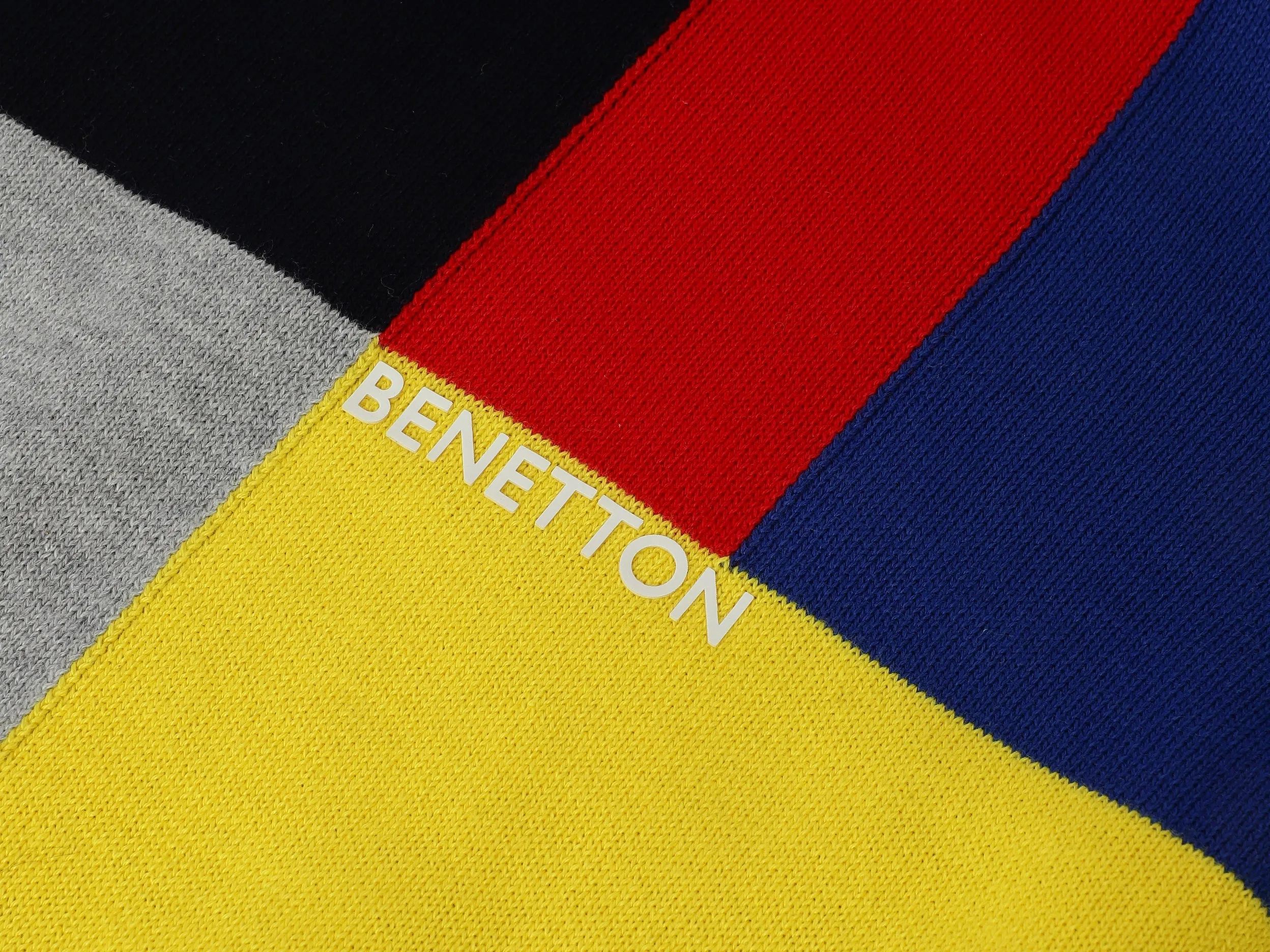 Regular Fit Round Neck Colorblock Sweatshirts