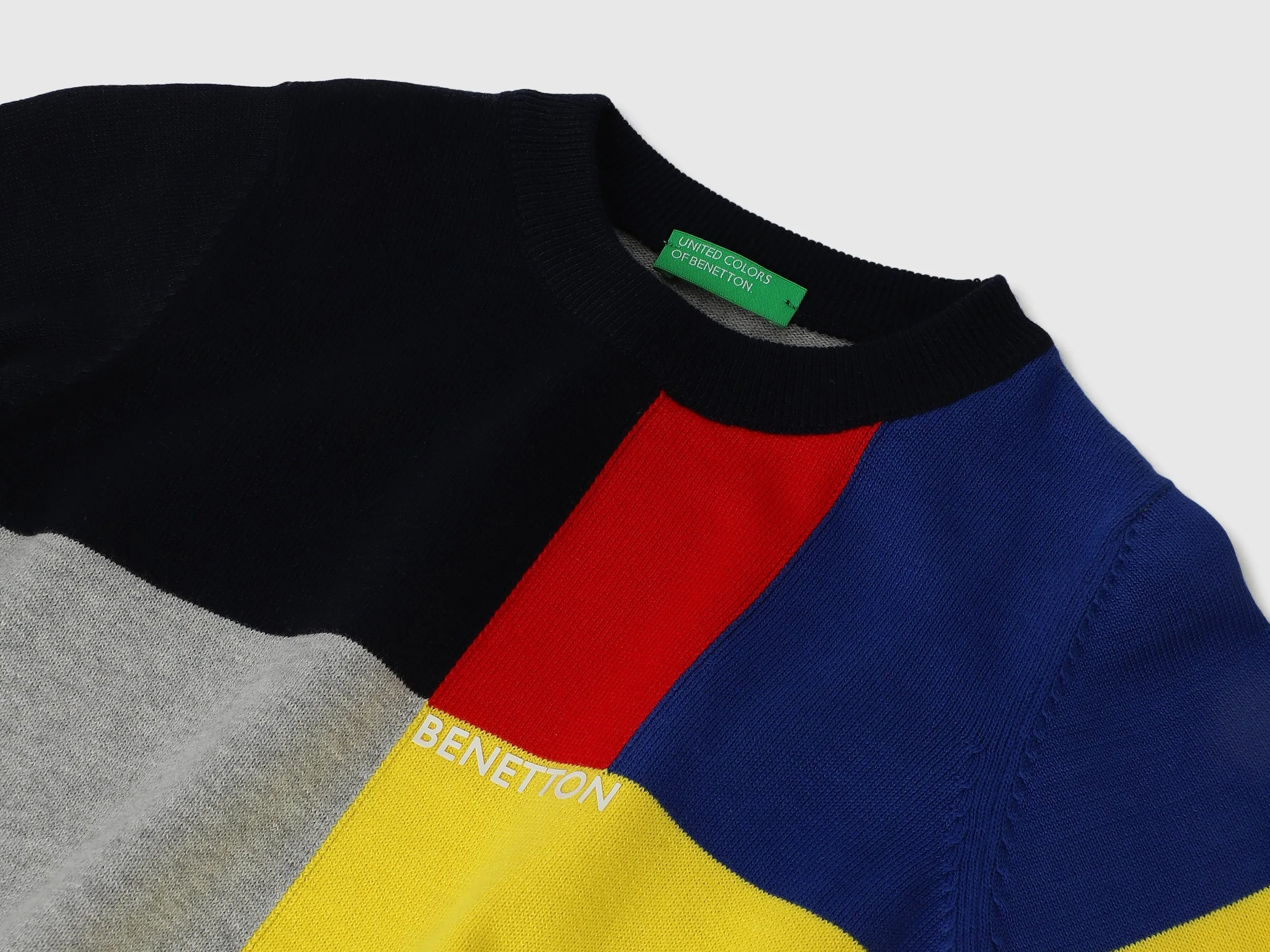 Regular Fit Round Neck Colorblock Sweatshirts