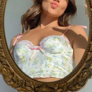 Sara Floral Lace Vintage Crop Top