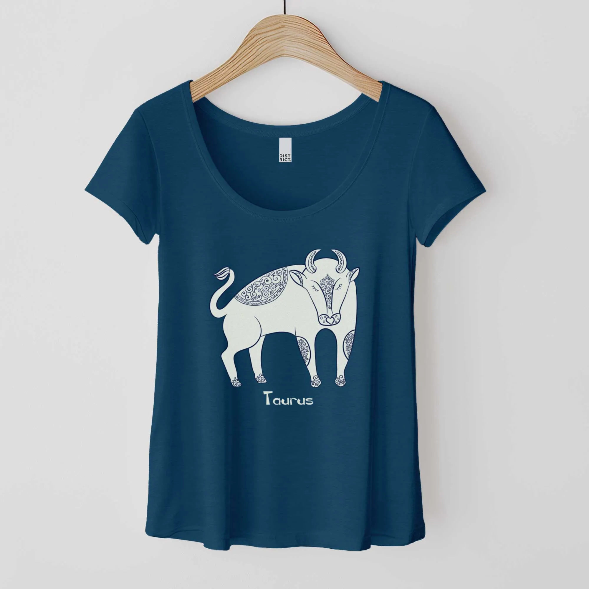 Taurus Zodiac Symbol: The Bull - Women’s Flex Scoop Neck Tee